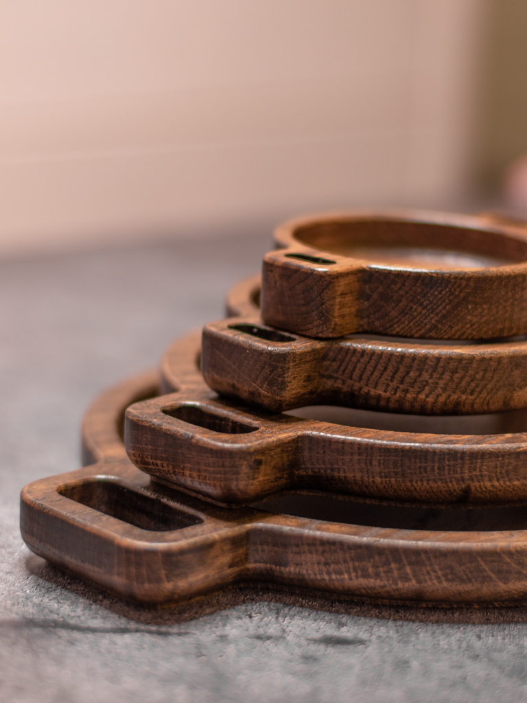 Тарелка из дуба с ручками угольная, 17 см