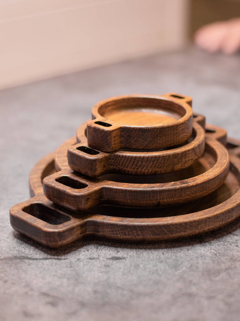 Тарелка из дуба с ручками угольная, 13 см