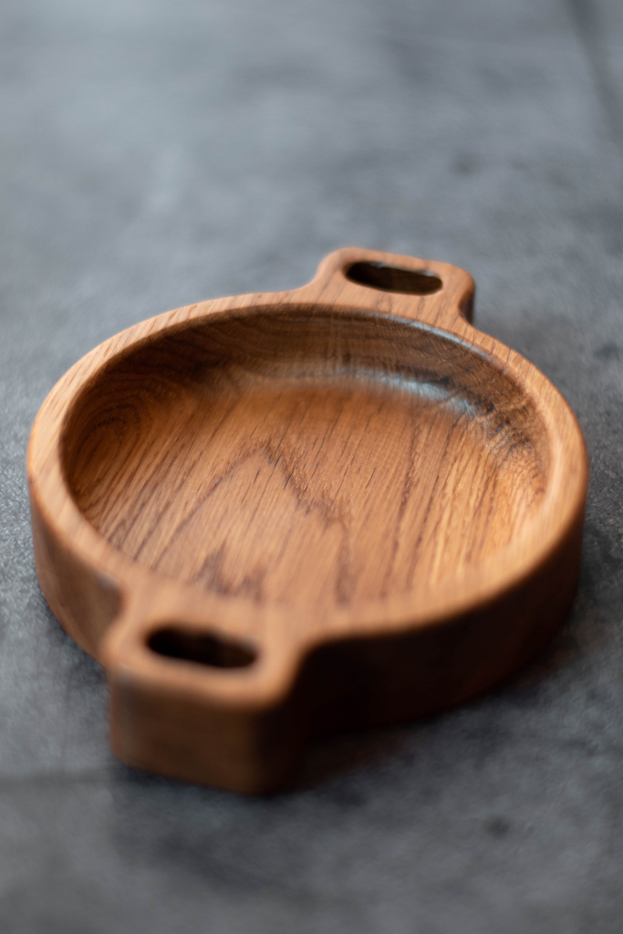 Тарелка из дуба с ручками светлая, 13 см