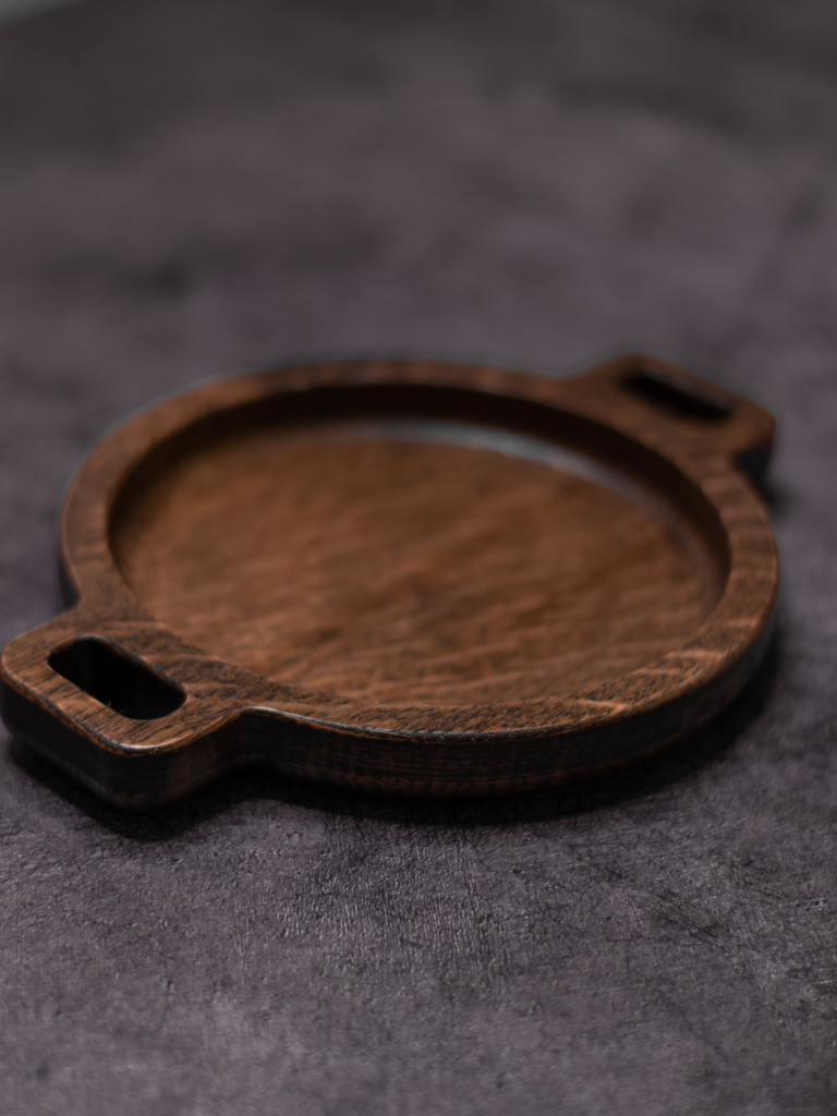 Тарелка из дуба с ручками угольная, 22 см