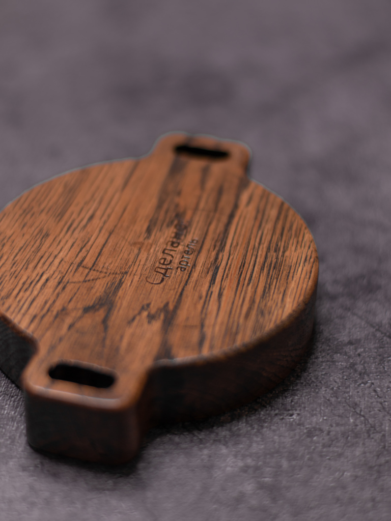 Тарелка из дуба с ручками угольная, 13 см