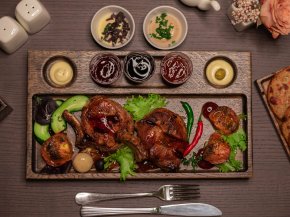 Доска для подачи с 3 отделениями под соусы