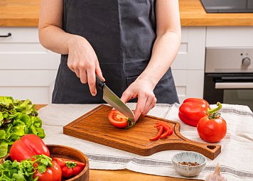 Кухонная доска из дуба Традиция на кухне